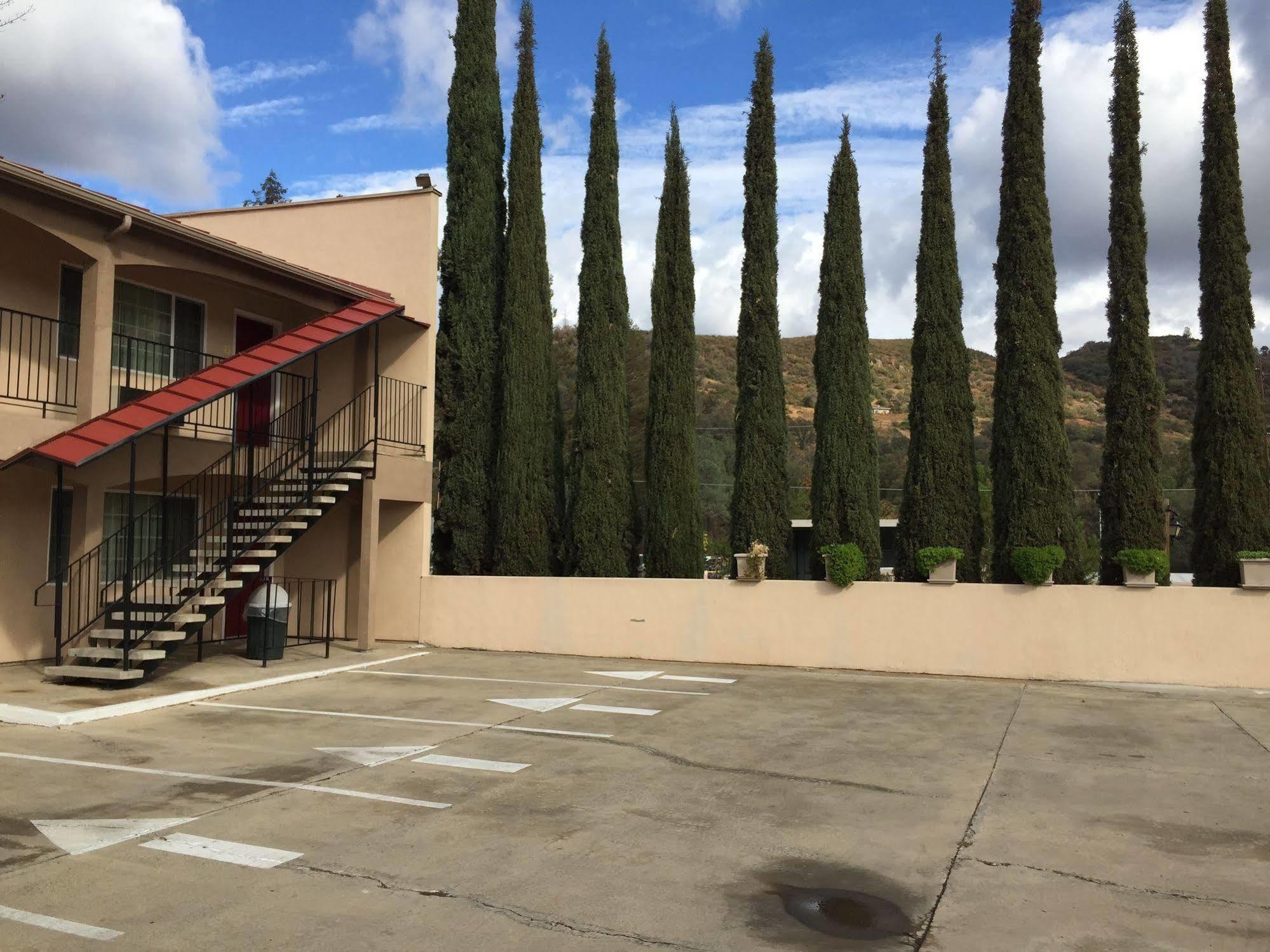 The Yosemite Inn Mariposa Exterior photo