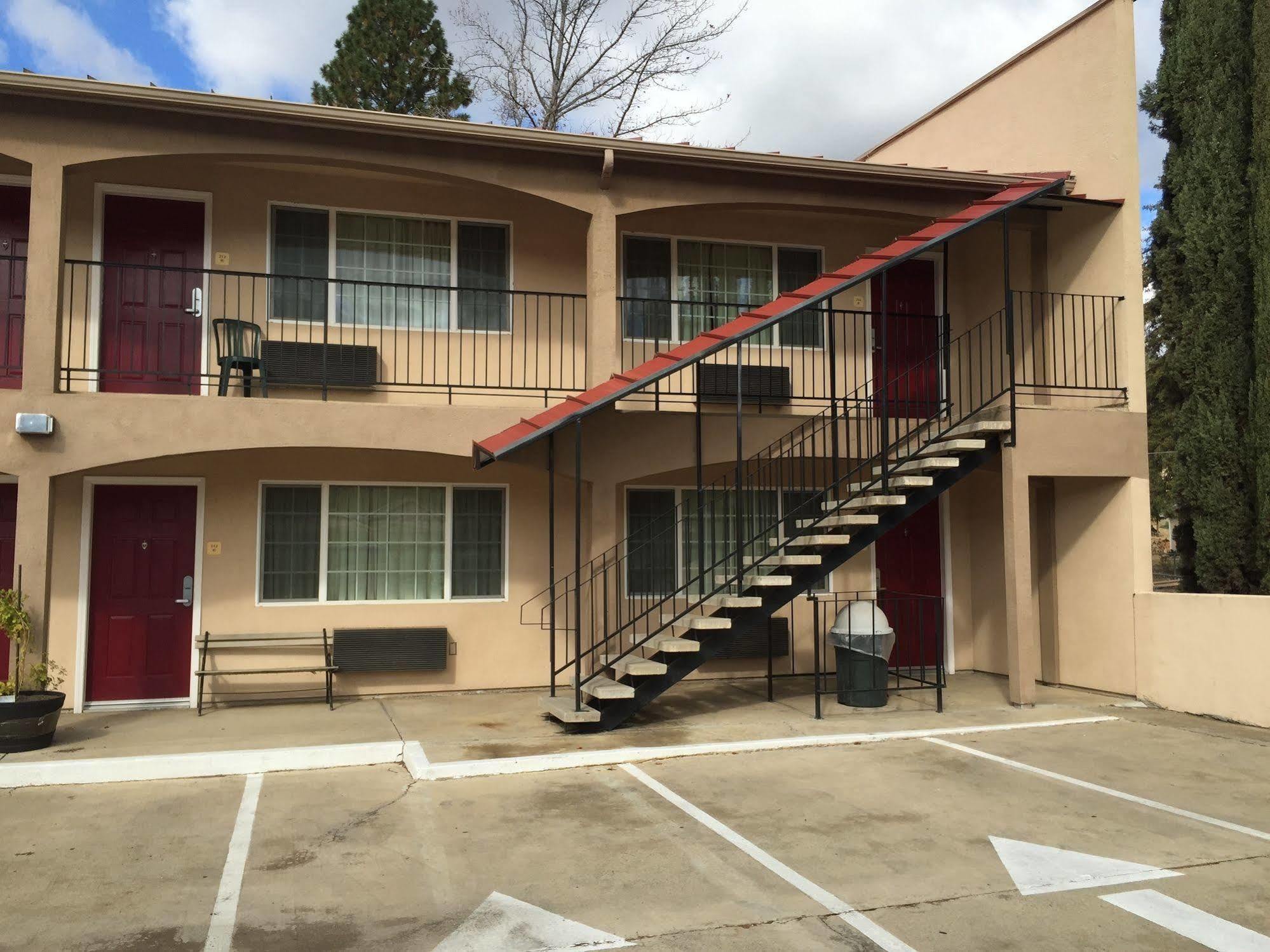 The Yosemite Inn Mariposa Exterior photo